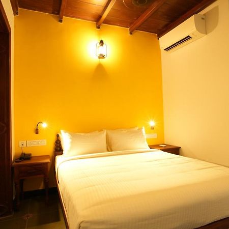 The Sunset Bay Hotel Fort Kochi Ngoại thất bức ảnh
