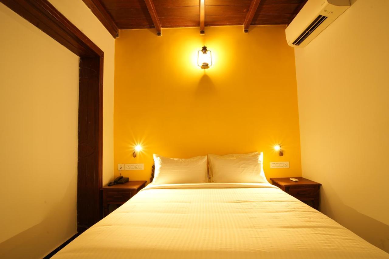 The Sunset Bay Hotel Fort Kochi Ngoại thất bức ảnh