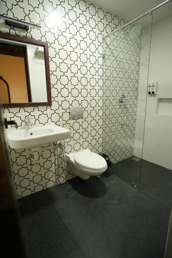 The Sunset Bay Hotel Fort Kochi Ngoại thất bức ảnh