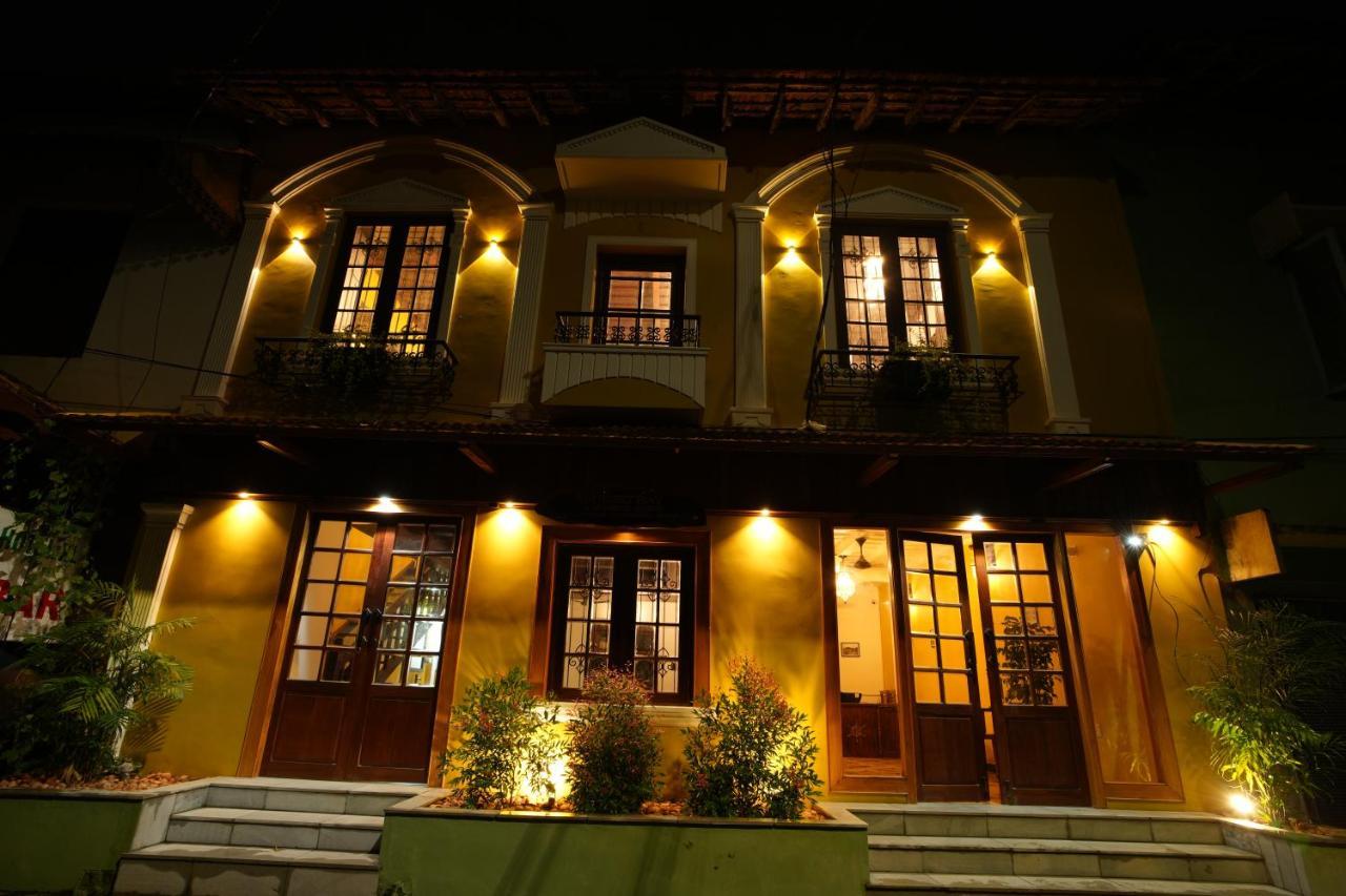 The Sunset Bay Hotel Fort Kochi Ngoại thất bức ảnh