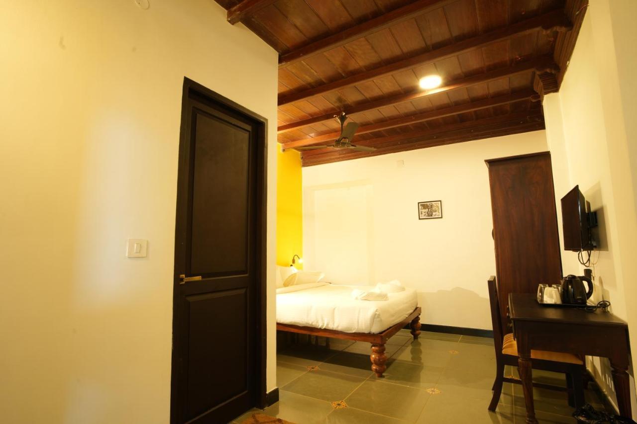 The Sunset Bay Hotel Fort Kochi Ngoại thất bức ảnh